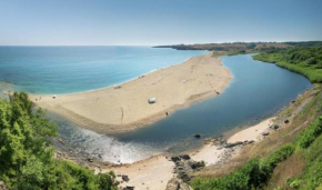 Kъща за гости Липите, Sinemorets